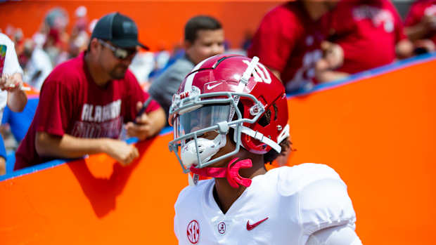 Alabama wide receiver JoJo Earle announced his intent to transfer from Bama to TCU.